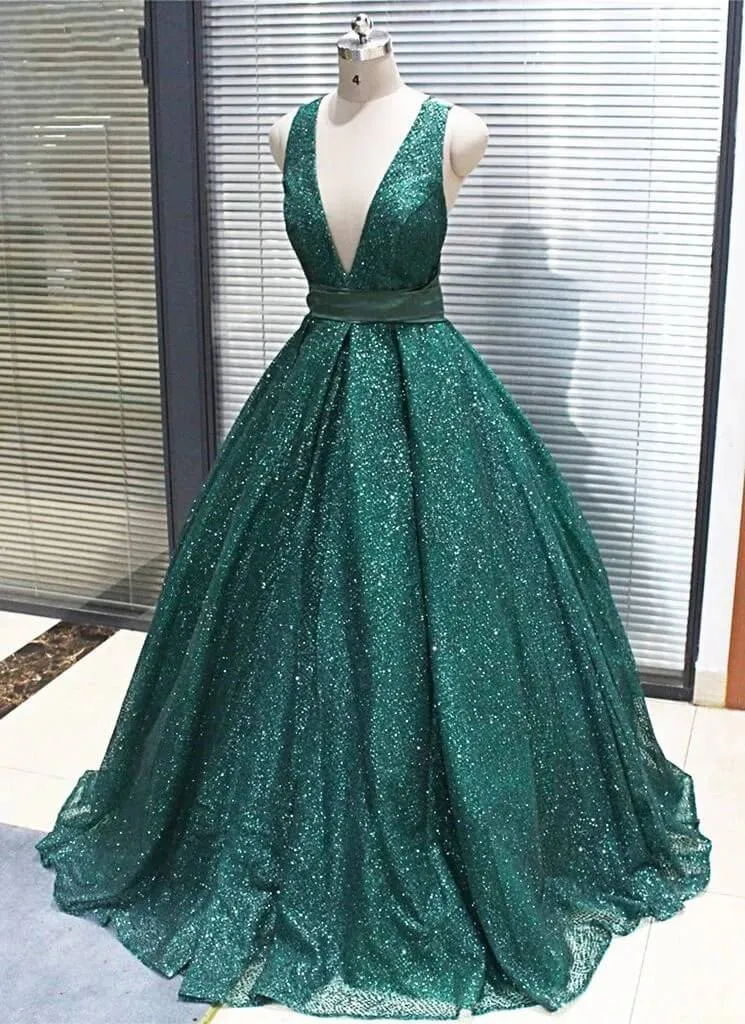 2024 Hot Green Sequined Prom Dresses Long V Neck Ball Gown Quinceanera Dresses