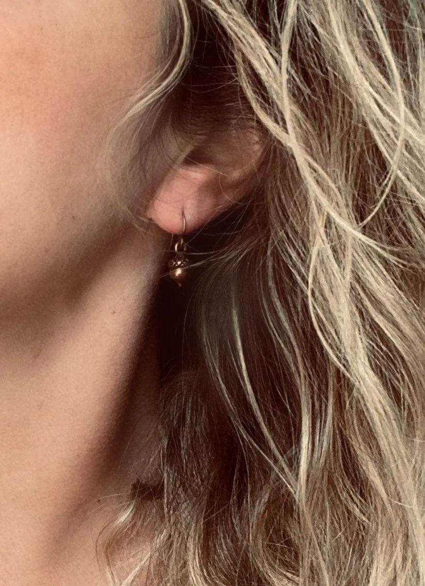 Acorn Earrings, antique copper earring, small acorn dangles, acorn charms, squirrel earring, rustic acorns, oxidized dark copper autumn fall