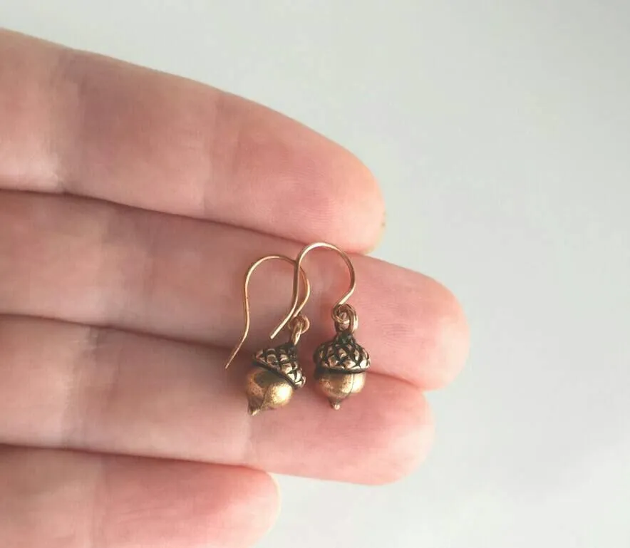 Acorn Earrings, antique copper earring, small acorn dangles, acorn charms, squirrel earring, rustic acorns, oxidized dark copper autumn fall