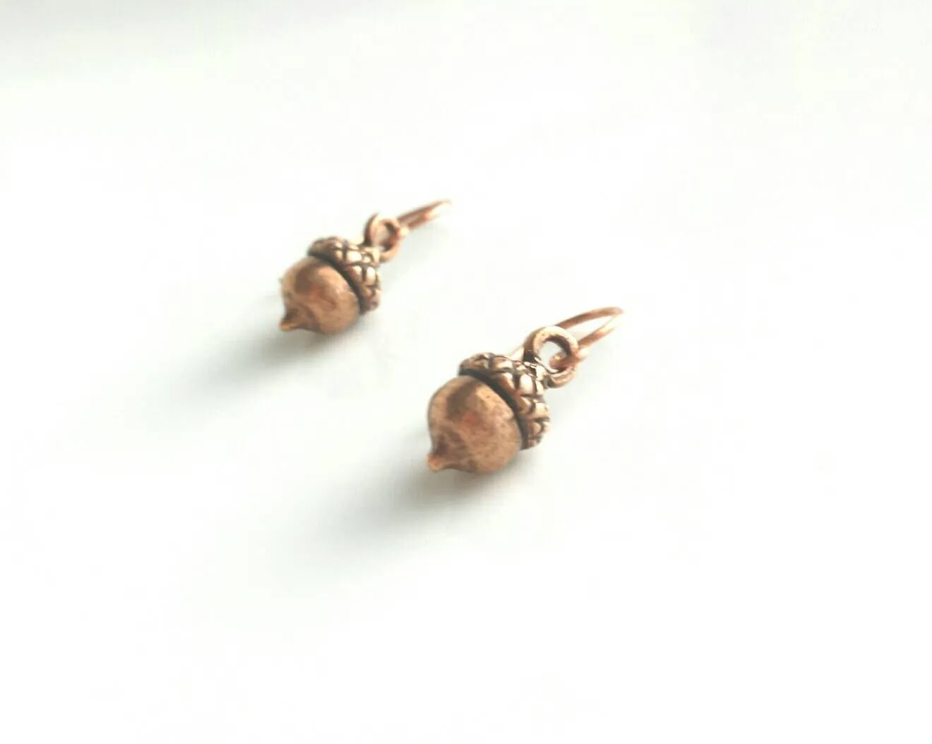 Acorn Earrings, antique copper earring, small acorn dangles, acorn charms, squirrel earring, rustic acorns, oxidized dark copper autumn fall