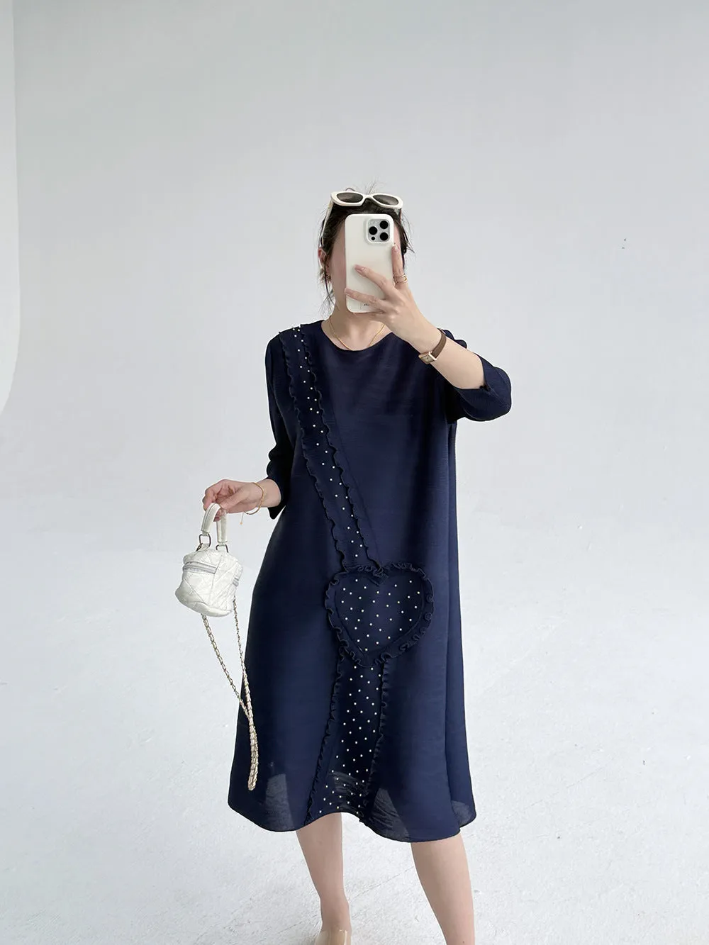 early autumn new fashion and thin large size loose pleated dress high-end beaded round neck temperament medium and long dress