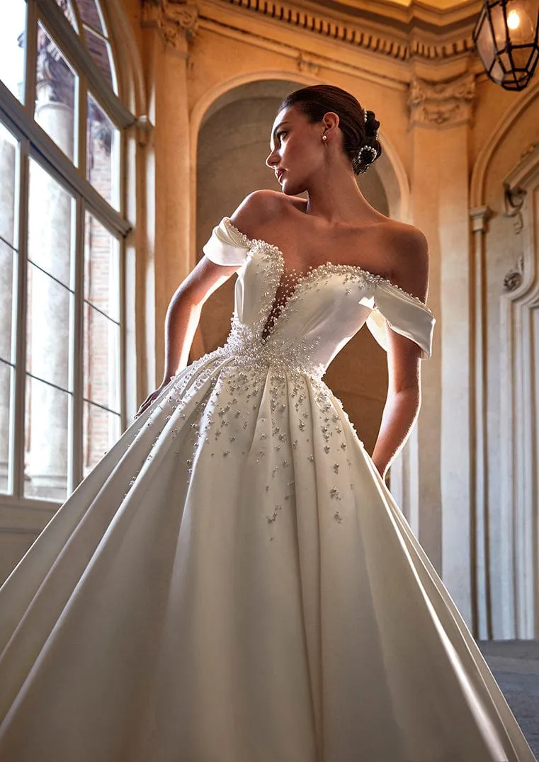 Pronovias Privee: Emerlad