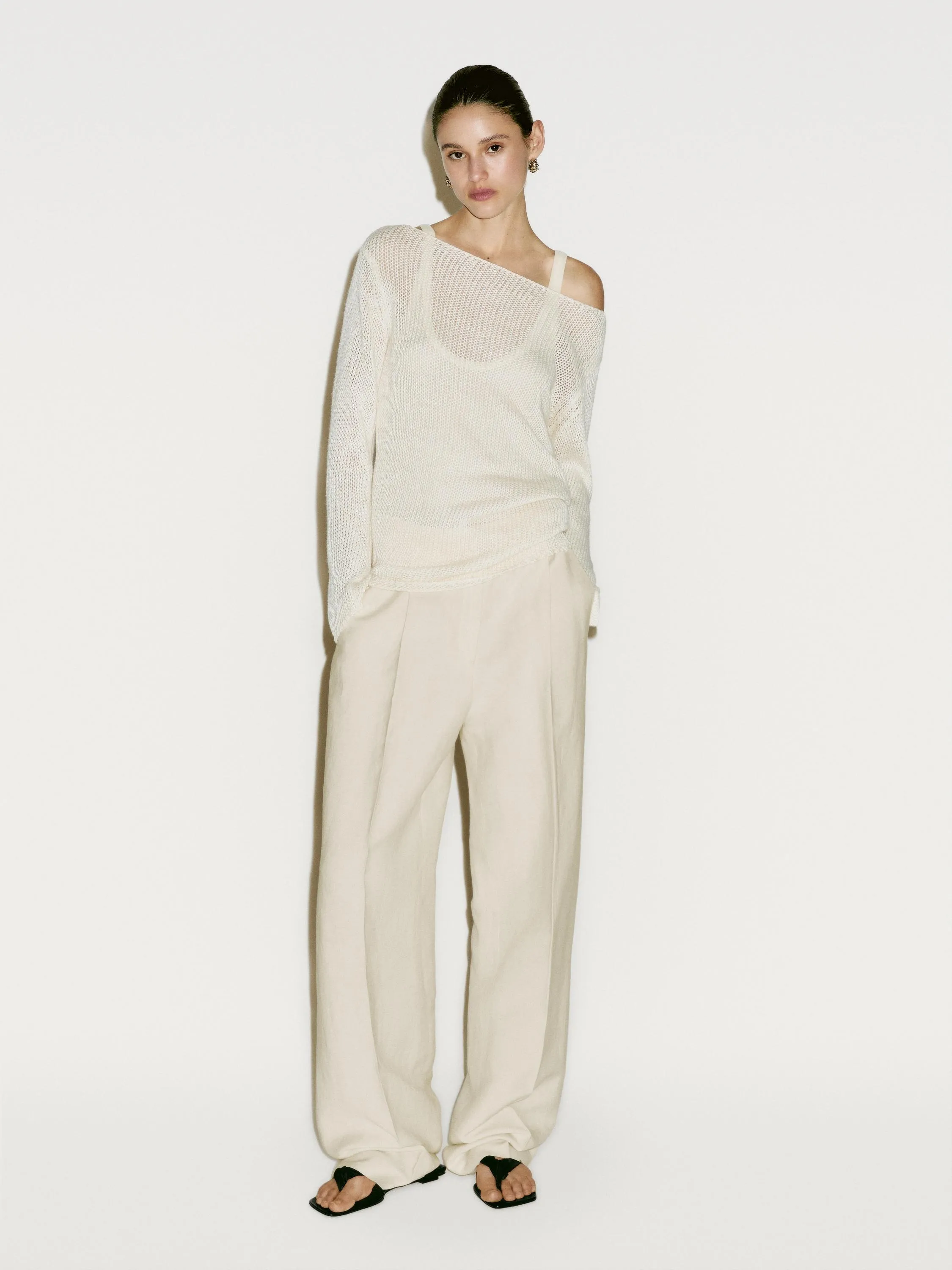 Trousers with dart detail